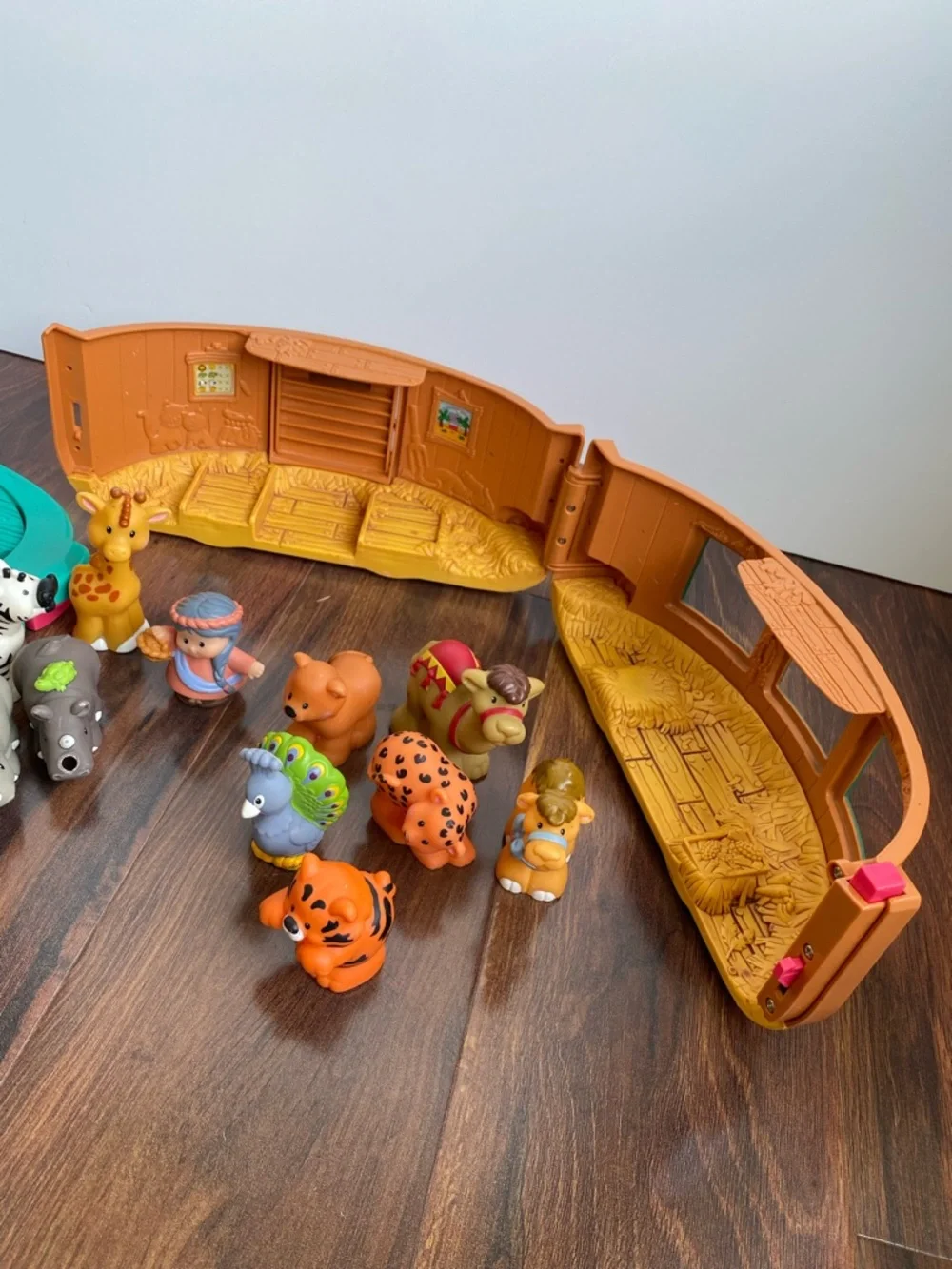 Fisher Price Little People Noah’s Ark 2002 with 14 Miscellaneous Figures
